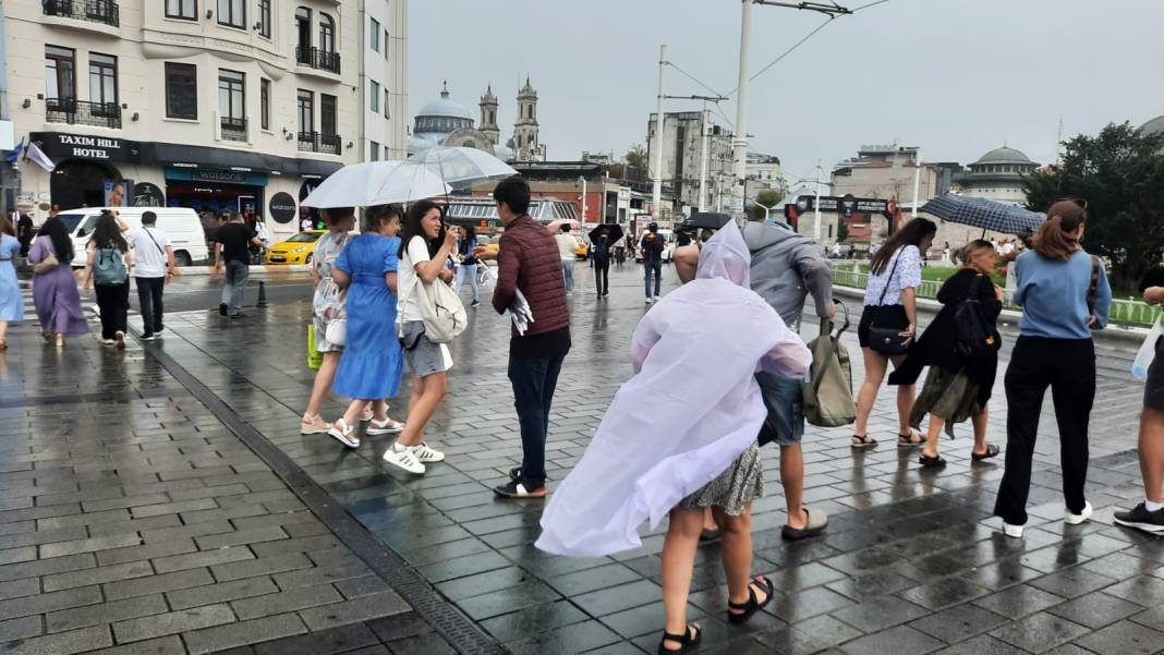 İstanbul’a sadece 5 dakika yetti! Meteoroloji uyarı üstüne uyarı yapmıştı 31